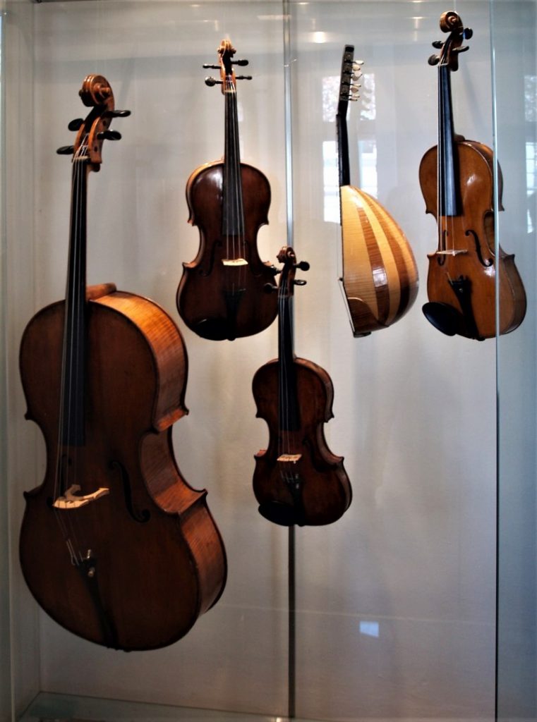 Schönbergs Saiteninstrumente