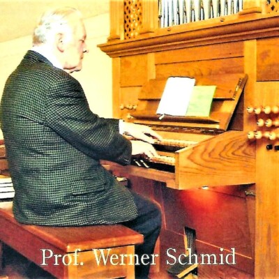 Werner Schmid an der Orgel der evangelischen Kirche Mödling Werner Schmid an der Orgel der evangelischen Kirche Mödling