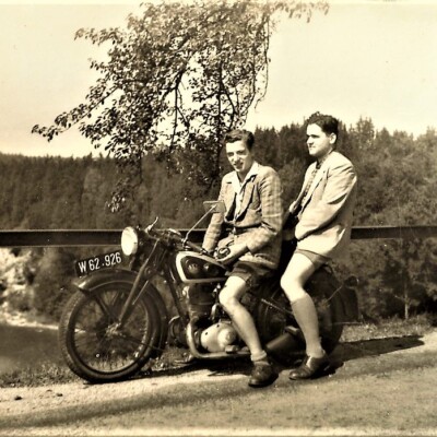 Die Brüder Schmid auf dem Motorrad Die Brüder Schmid auf dem Motorrad
