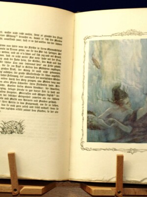 „Die schöne Lau“, illustriert von
Erich Schütz (1886 – 1937), Ausbildung an der Wiener Kunstakademie;
Gebrauchsgrafiker (Plakate, Postkarten, Schulwandtafeln) und Illustrator