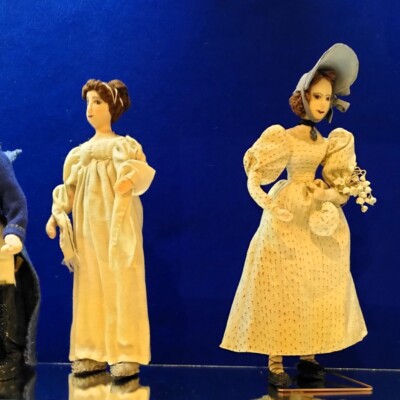 Napoleon - Empire (links, ca. 1790–1815), Biedermeier (rechts, ca. 1820–1850)