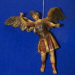 Erzengel Michael, Barock, Soldatenkleidung, auf dem Kopf kronenartiges Diadem