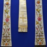 Stola, Manipel und Bursa in weiß-gold für die Oster- und Weihnachtszeit sowie für Marienfeste