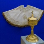 Speisekelch (Ciborium) mit Kelchvelum