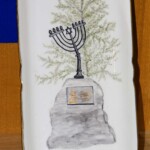 Synagogen-Denkmal: Bemaltes Porzellan, gestaltet von Margarethe Richter, Mödling