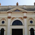 Haupteingang der „Kinderkapelle“ (Theresiensaal)