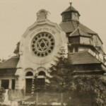 Fotografie der Westfassade der Mödlinger Synagoge (1925), Archiv Museum Mödling